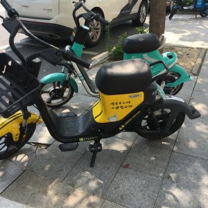 阜陽一女子微信掃碼騎車，卻“被”買保險