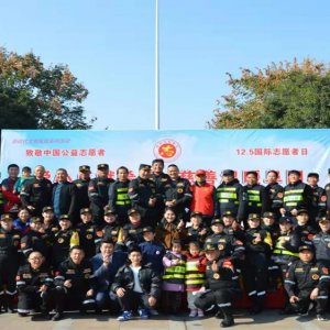 國(guó)際志愿者日，阜陽(yáng)愛心演藝協(xié)會(huì)在行動(dòng)！