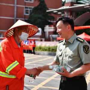 助力高考，阜城環(huán)衛(wèi)工人在行動(dòng)