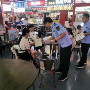 潁上縣市場(chǎng)監(jiān)督管理局開(kāi)展“餐餐光盤 拒絕‘剩’宴”文明餐桌宣傳活動(dòng)