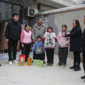 情暖寒冬 愛(ài)潤(rùn)童心